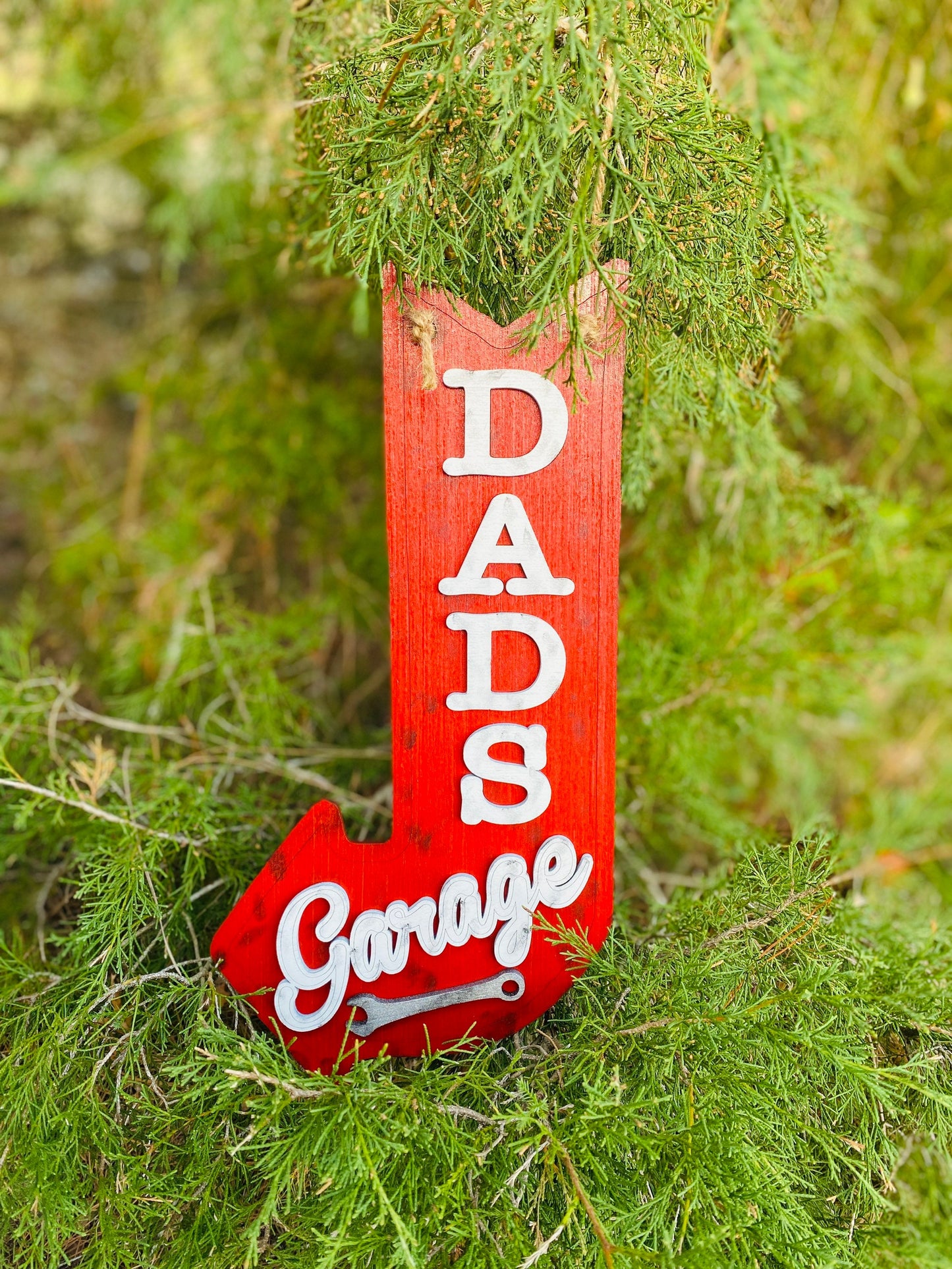 Dads garage arrow sign, wall decor, garage decor, Father’s Day, gift for dad, gift for grandpa, grandparents day, best dad, #1 dad, man cave